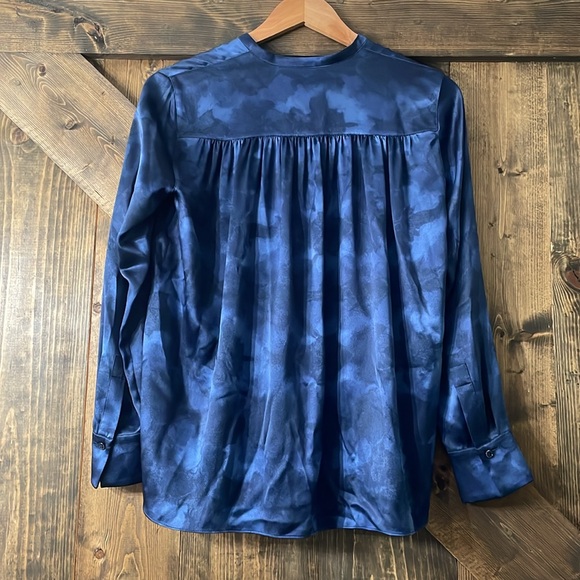 VINCE Winter Tie Dye Silk Blouse - Picture 5 of 9